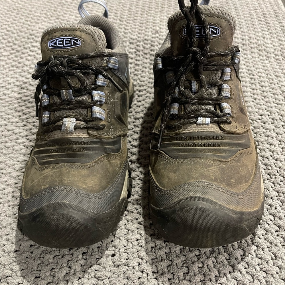 KEEN Women’s Hiking Shoe